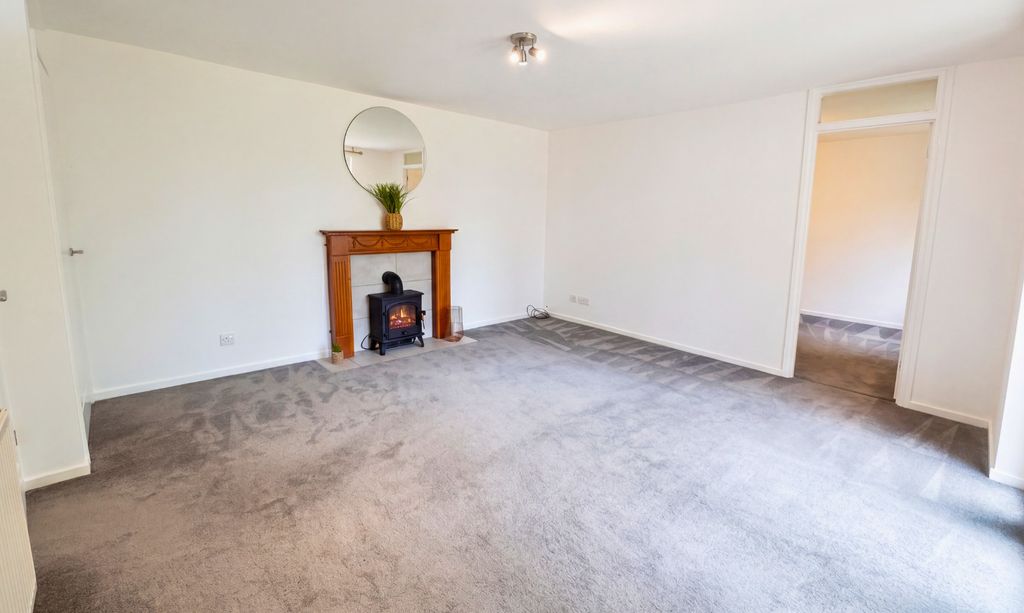 Property photo 2 of 13 5182453