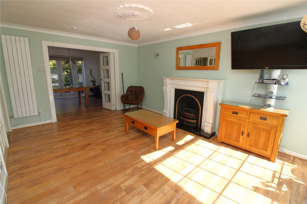 Property photo 2 of 18 Picture No. 16