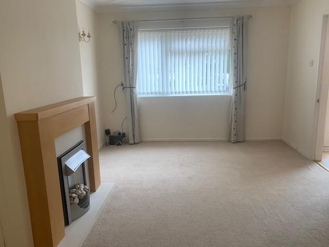 Property photo 3 of 11 Living Room