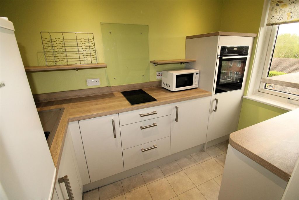 Property photo 1 of 18 Kitchen.Jpg