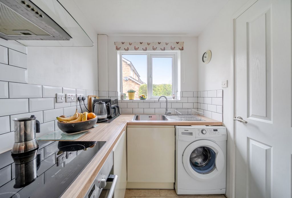 Property photo 3 of 11 1400979-27-696E08...