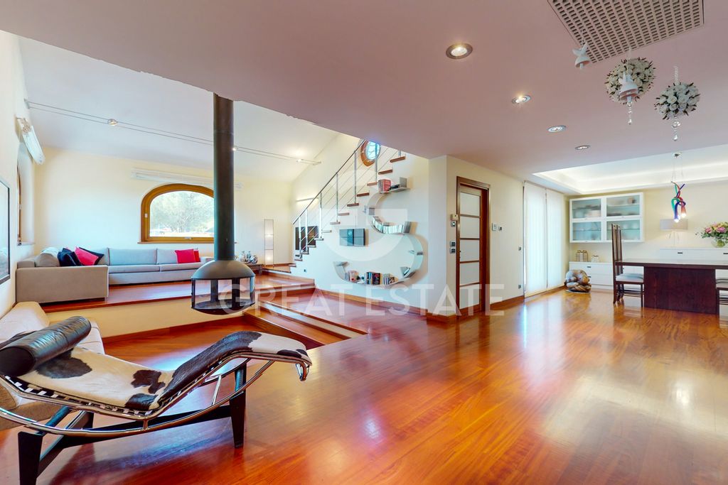 Property photo 2 of 58 Interiors