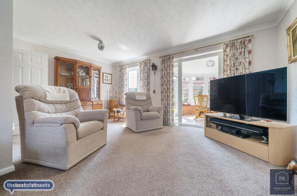 Property photo 3 of 14 Living Room.