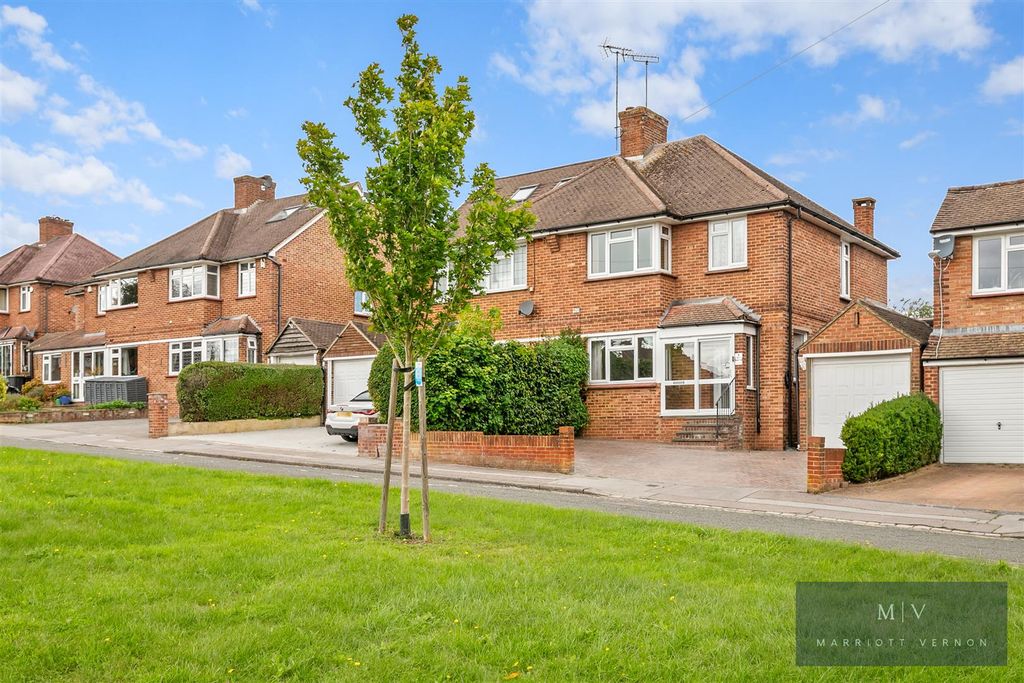 Property photo 1 of 17 Rawlins Close 10 MV-17.Jpg