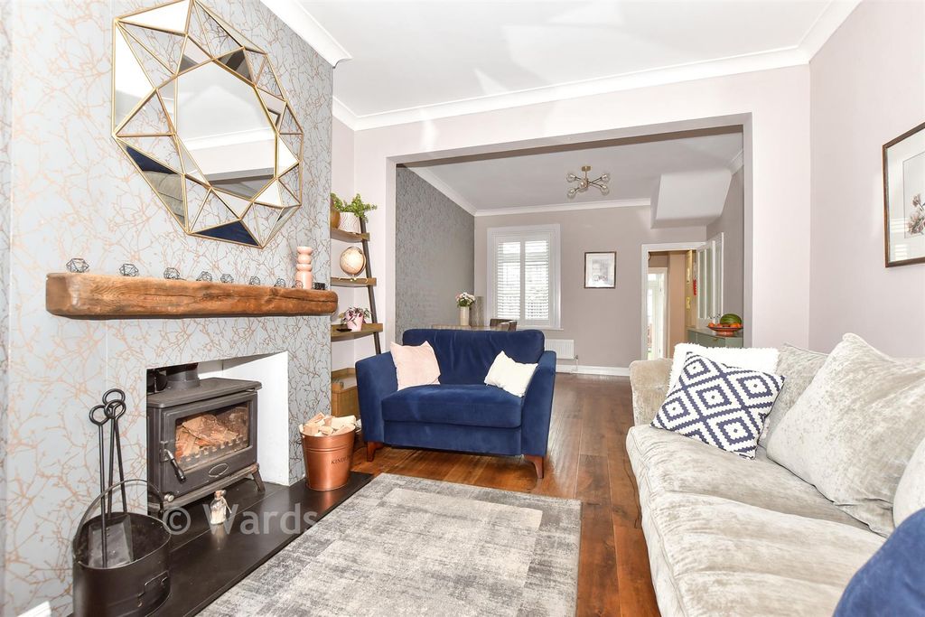 Property photo 3 of 15 Lounge