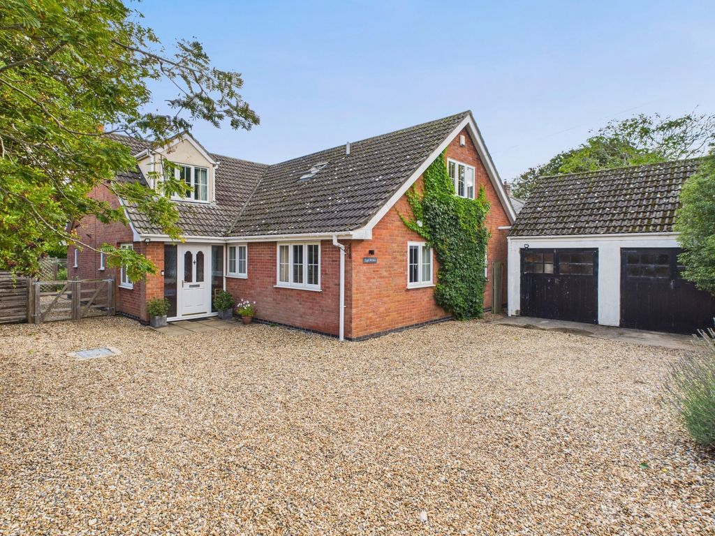 Property photo 1 of 34 Front Of House- Mark Stephens Ewemove Newmarket An