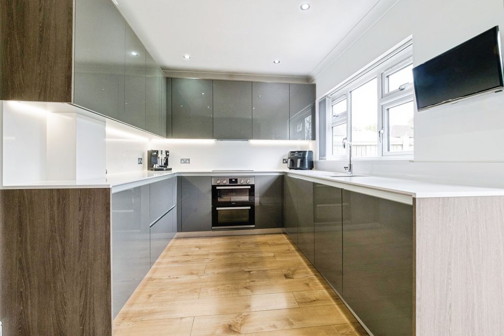 Property photo 3 of 42 Pbox-Img.Jpg