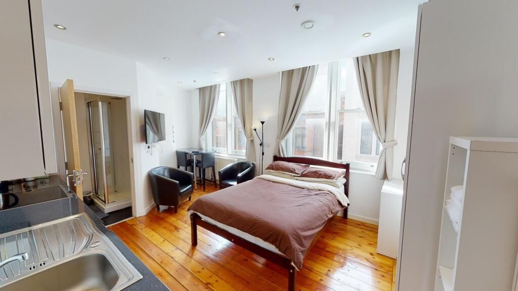 Property photo 1 of 9 Bright And Spacious Master Bedroom Featuring A Lar...