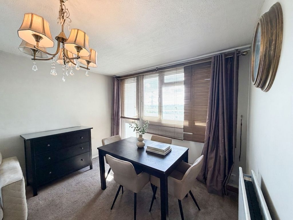 Property photo 1 of 13 Grantham Road E12