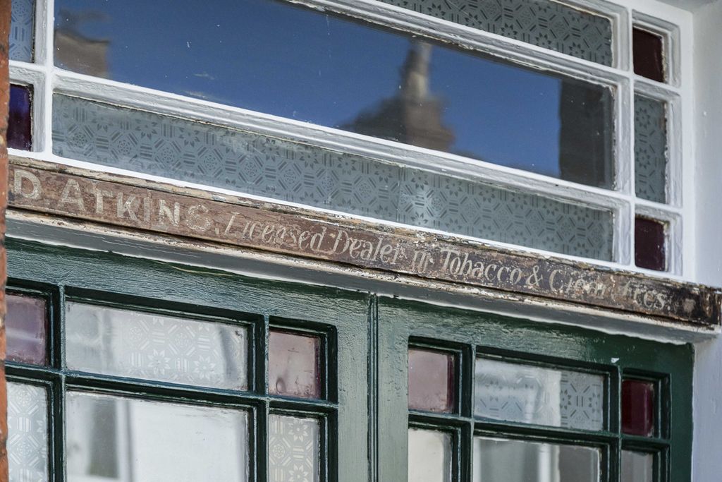 Property photo 2 of 28