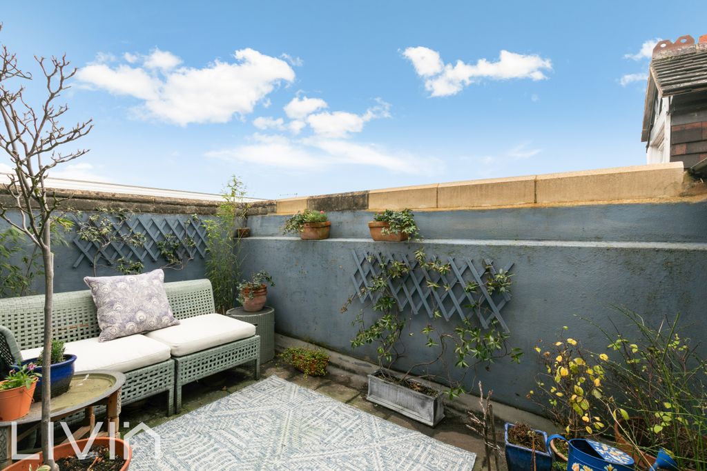 Property photo 3 of 11 Photo 8
