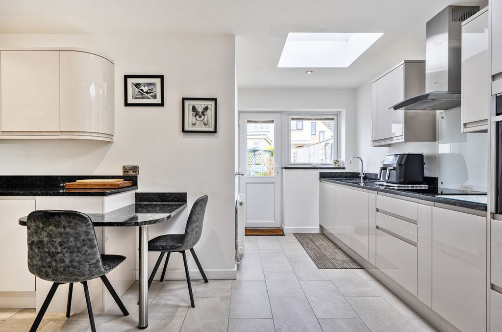 Property photo 2 of 24 2 - 1431019-11-69B7E8...