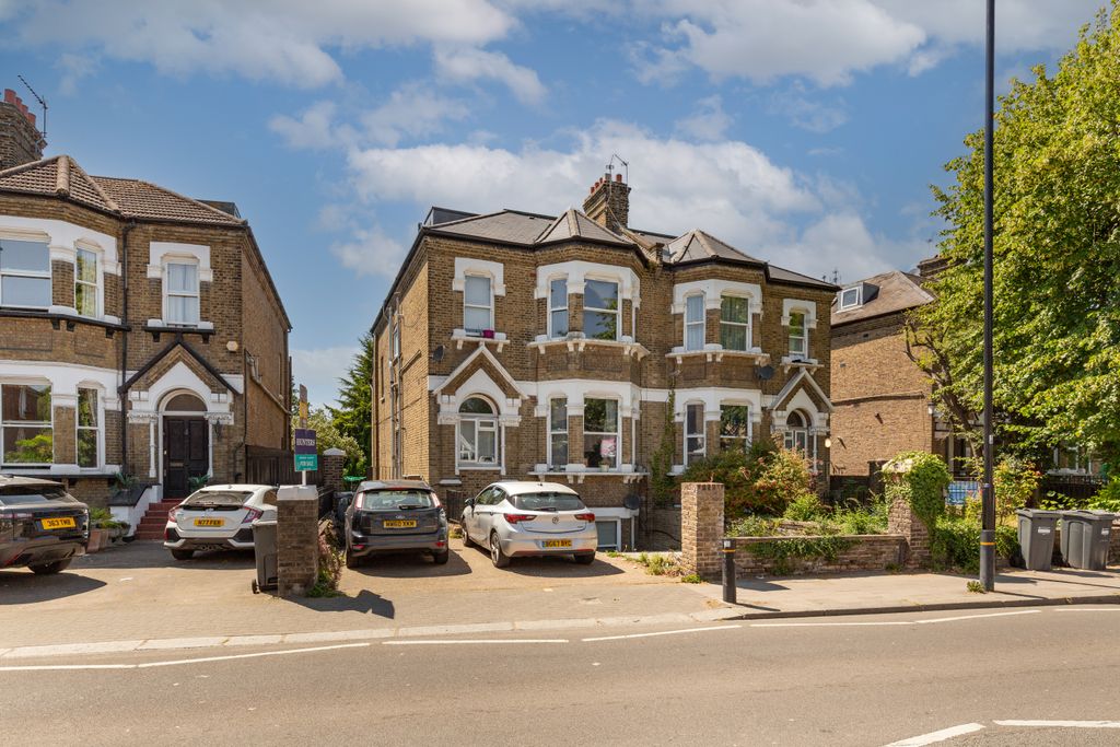 Property photo 1 of 16 6A Boston Manor Road, Brentford, Tw8 8DL