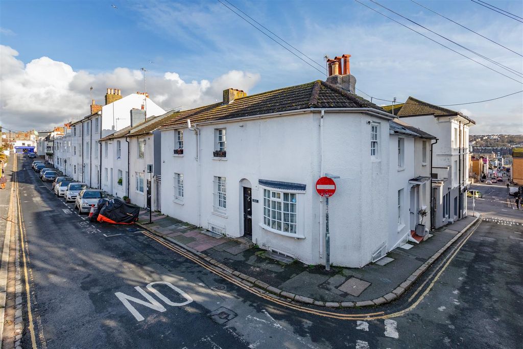 Property photo 1 of 12 Exterior