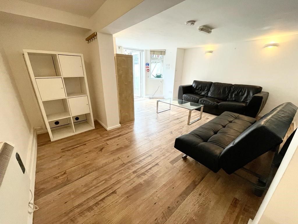 Property photo 2 of 8