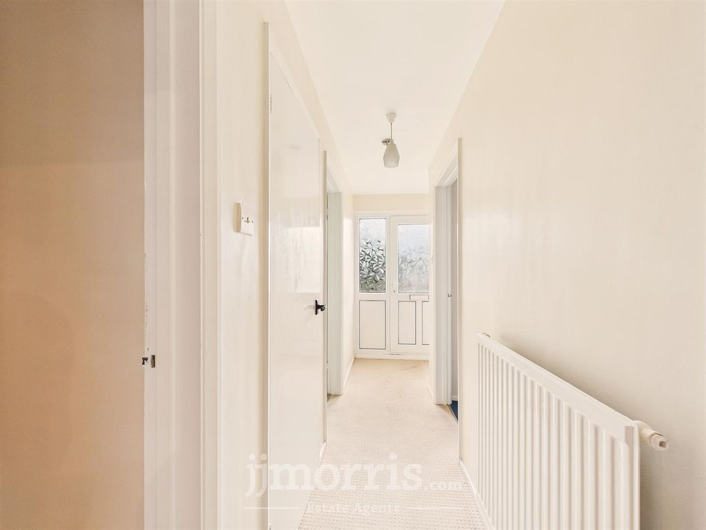 Property photo 2 of 11 Entrance Hall