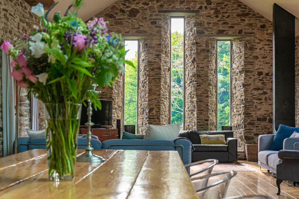 4 bed barn conversion to rentEast Allington, Devon TQ9 photo 4