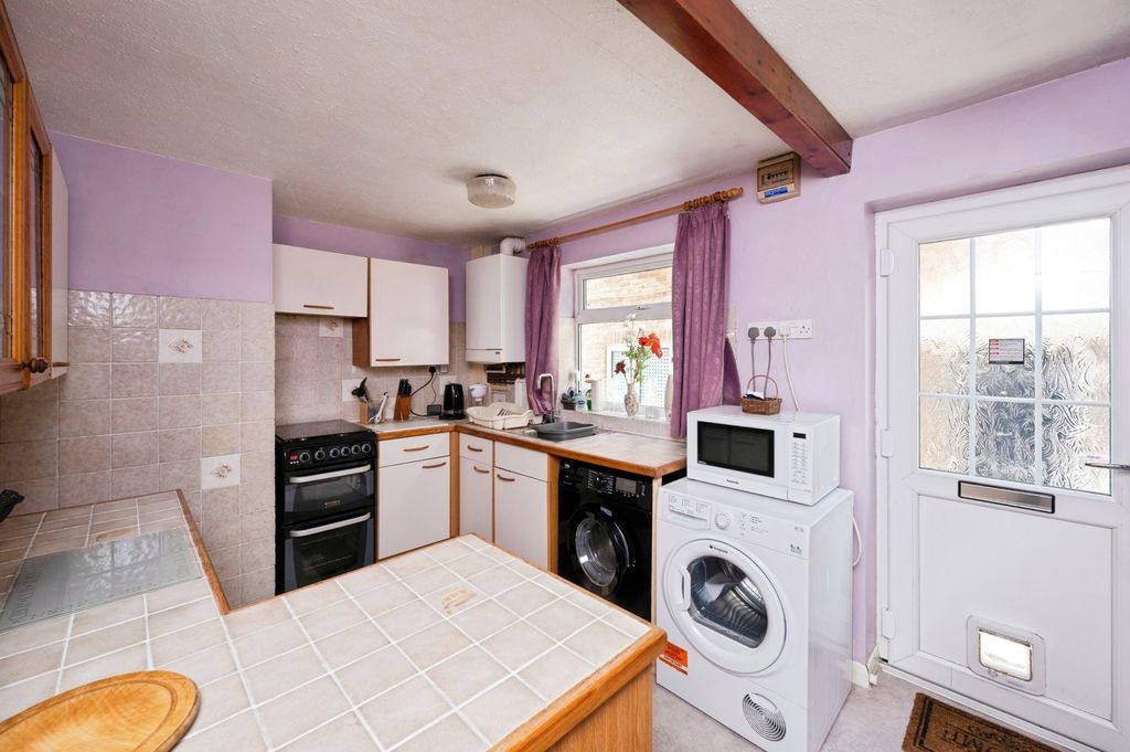 Property photo 3 of 21 Kitchen