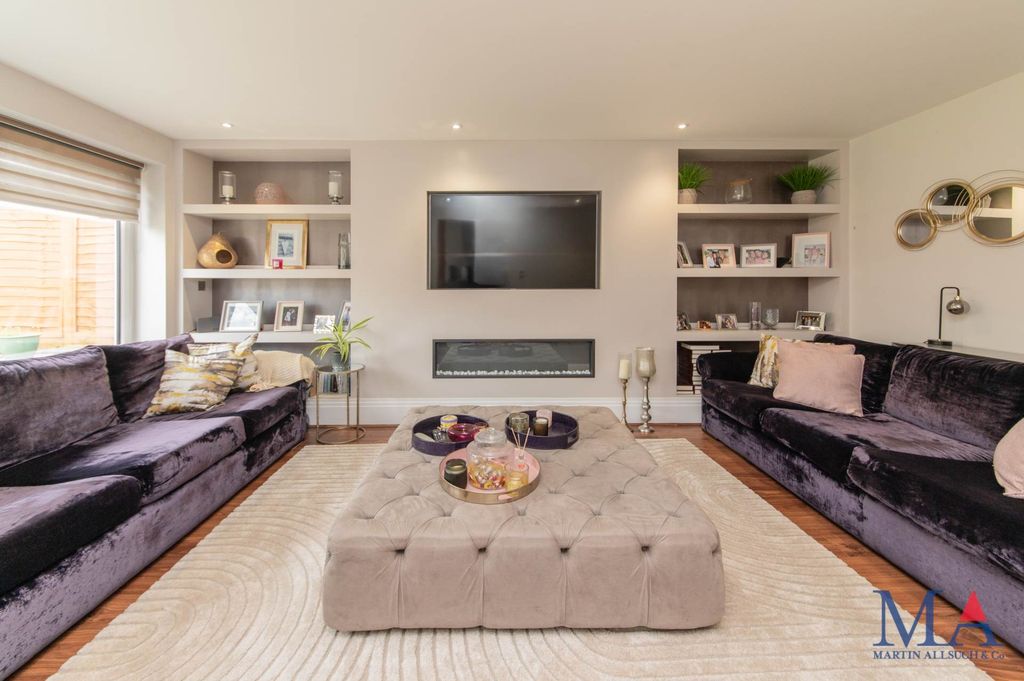 Property photo 2 of 40