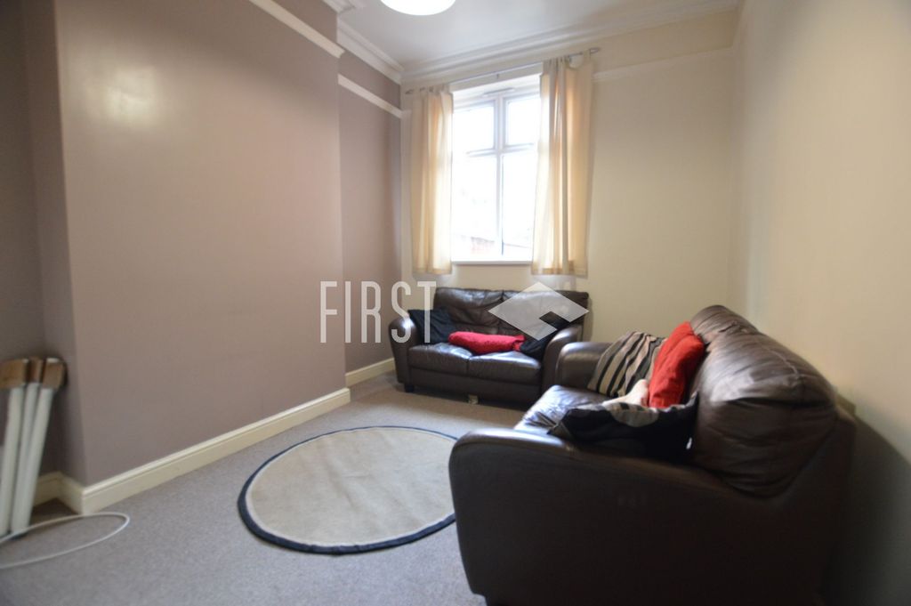 Property photo 2 of 11 Lounge