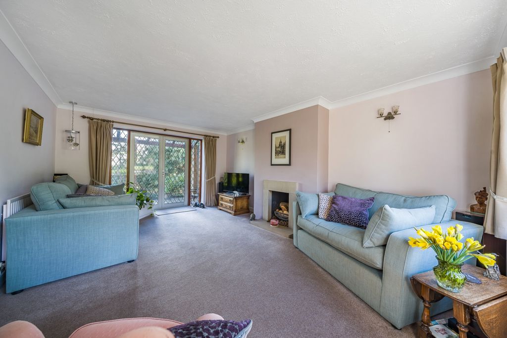 Property photo 2 of 19 Sitting Room