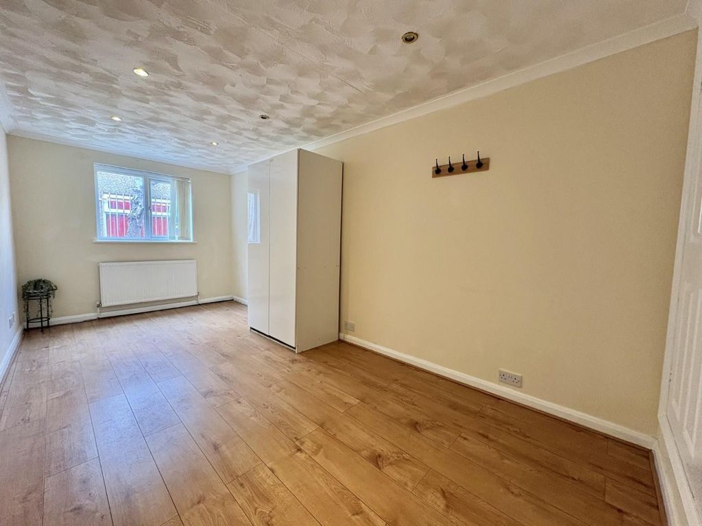 Property photo 2 of 5 9Ca44749-Eafd-40A4-A8Be-97E7d19269B9.Jpg
