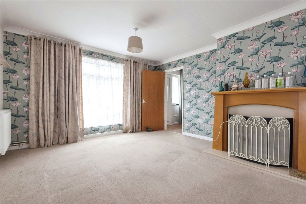 Property photo 2 of 18 Lounge