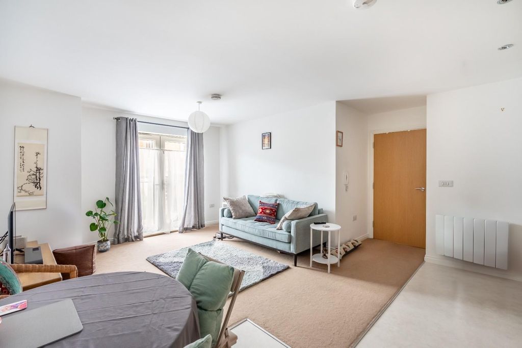 Property photo 3 of 13 57mm-5.Jpg