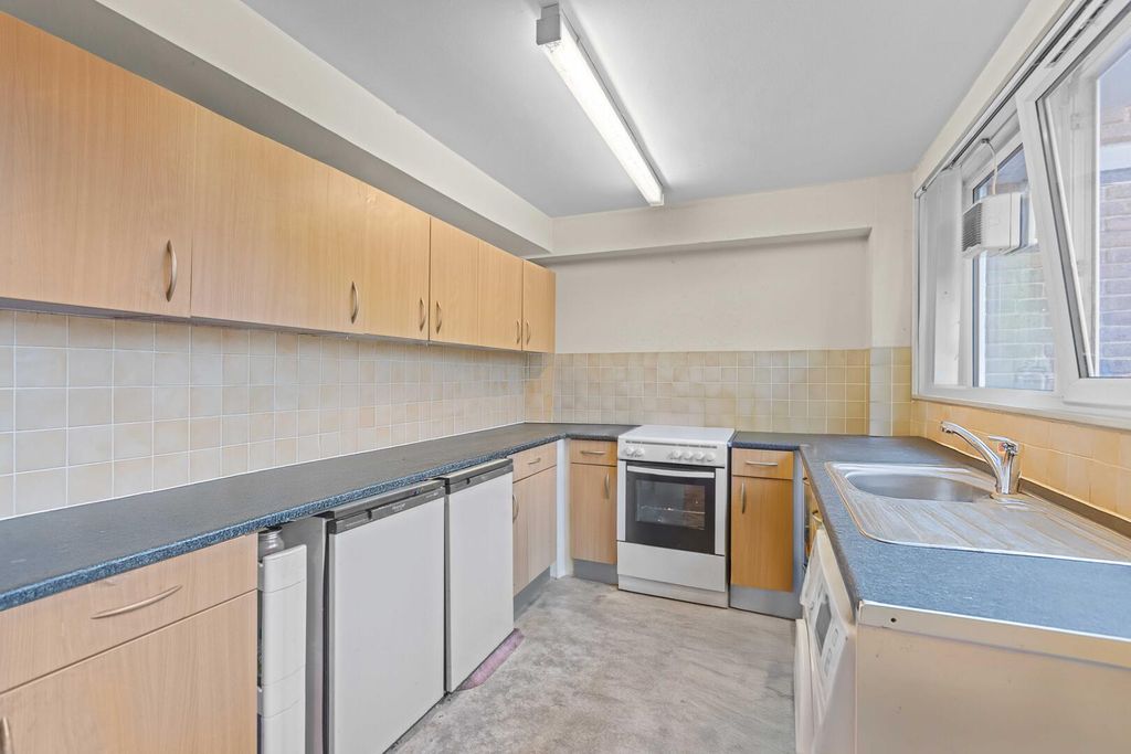 Property photo 3 of 7 Kitchen