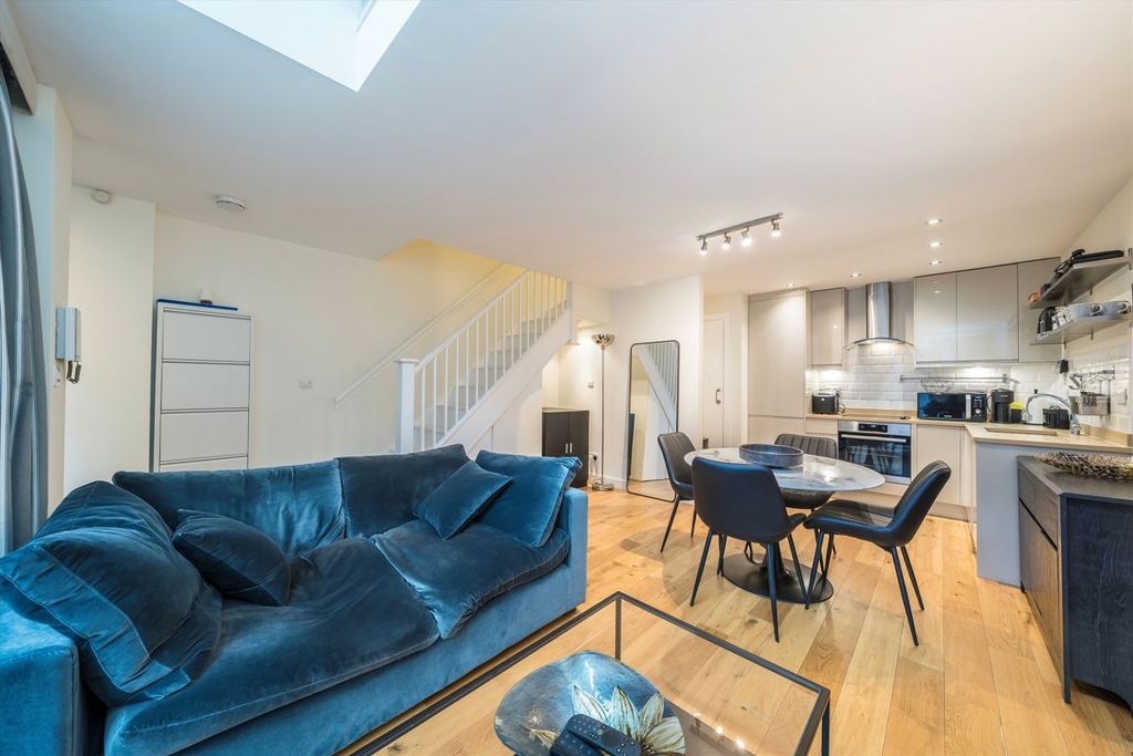 Property photo 2 of 8