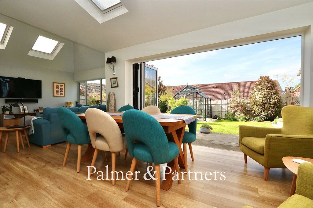 Property photo 2 of 37 Picture No. 92