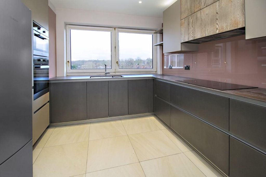 Property photo 2 of 9 Kitchen.Jpg