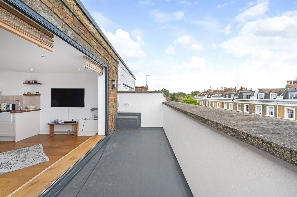 Property photo 3 of 11 Terrace