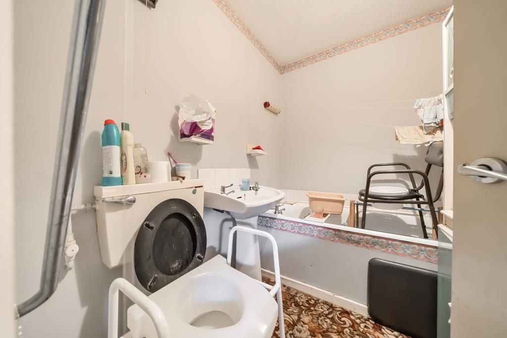 Property photo 3 of 10 Bathroom