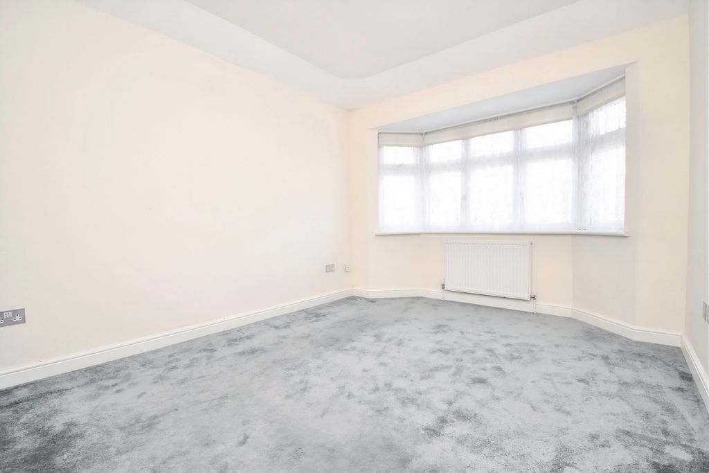 Property photo 3 of 12 Room