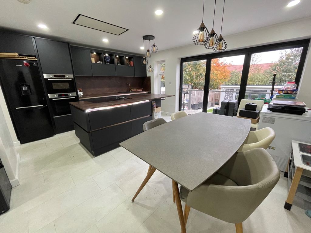 Property photo 3 of 15 1002902