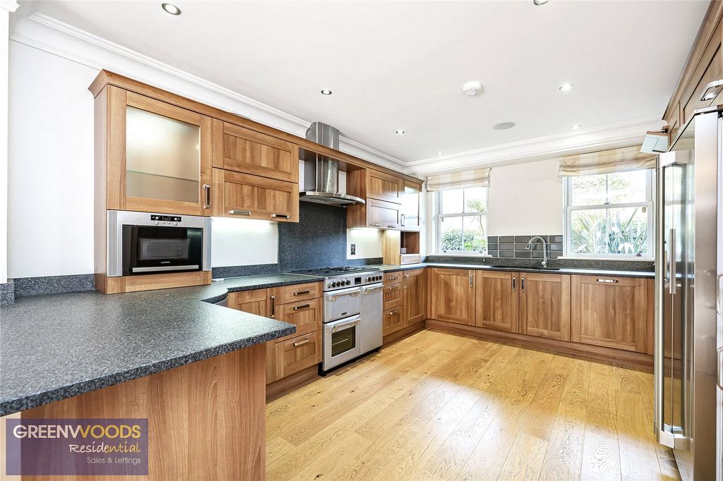 Property photo 2 of 37 Picture No. 01