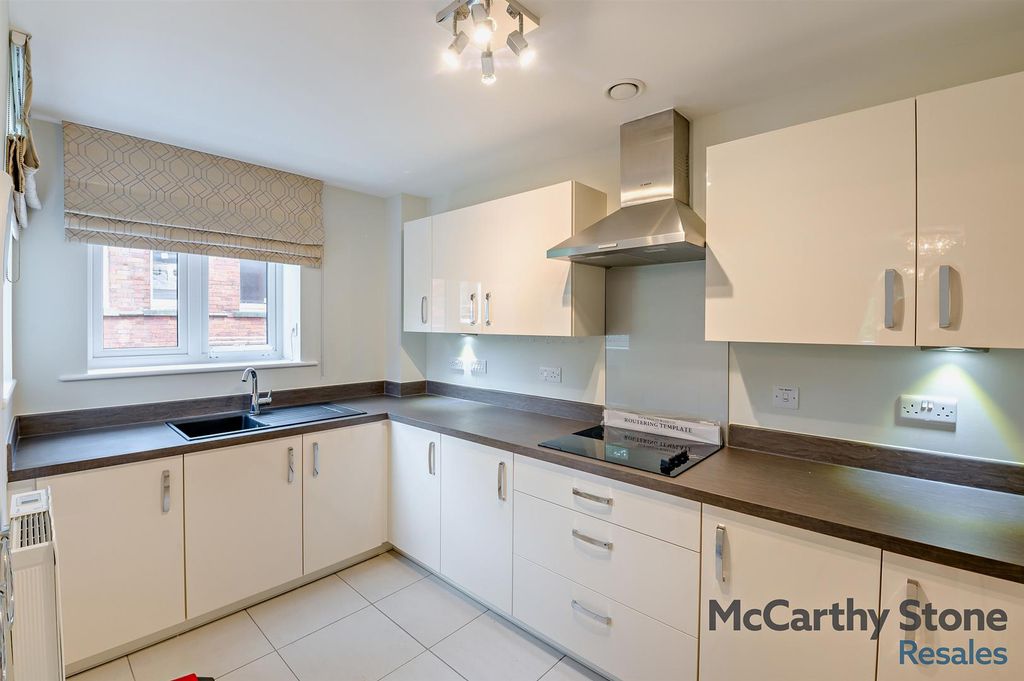 Property photo 2 of 30 8660111-Interior16-800.Jpg