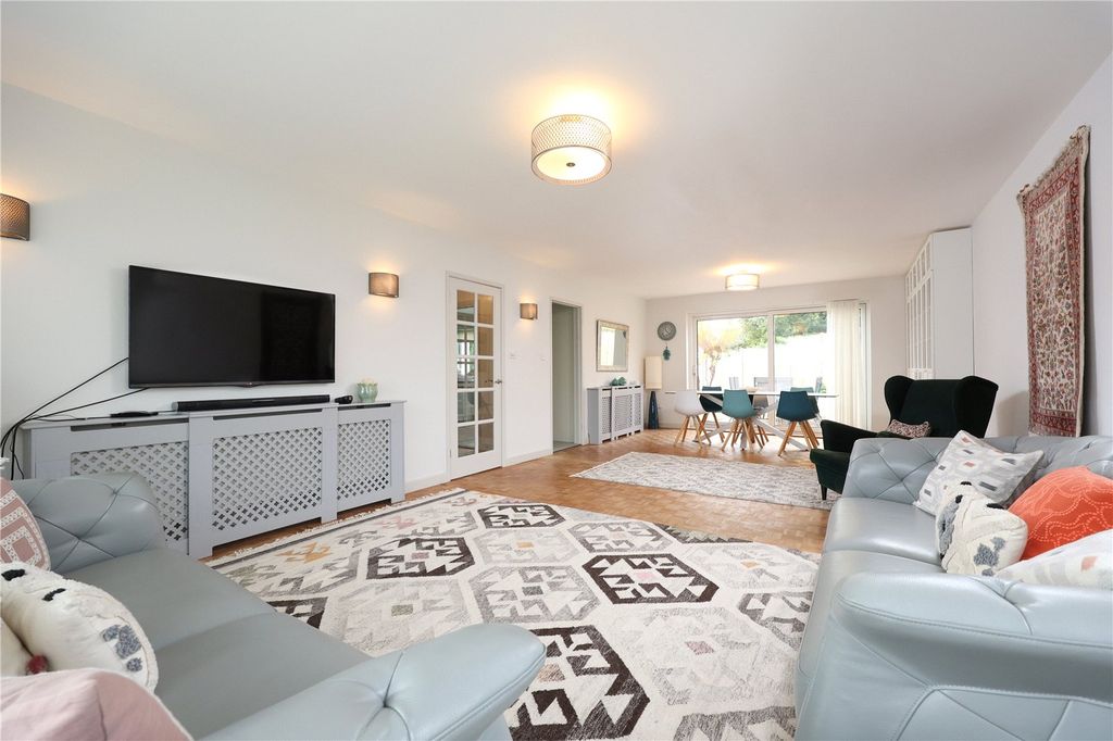 Property photo 3 of 32 Picture No. 13