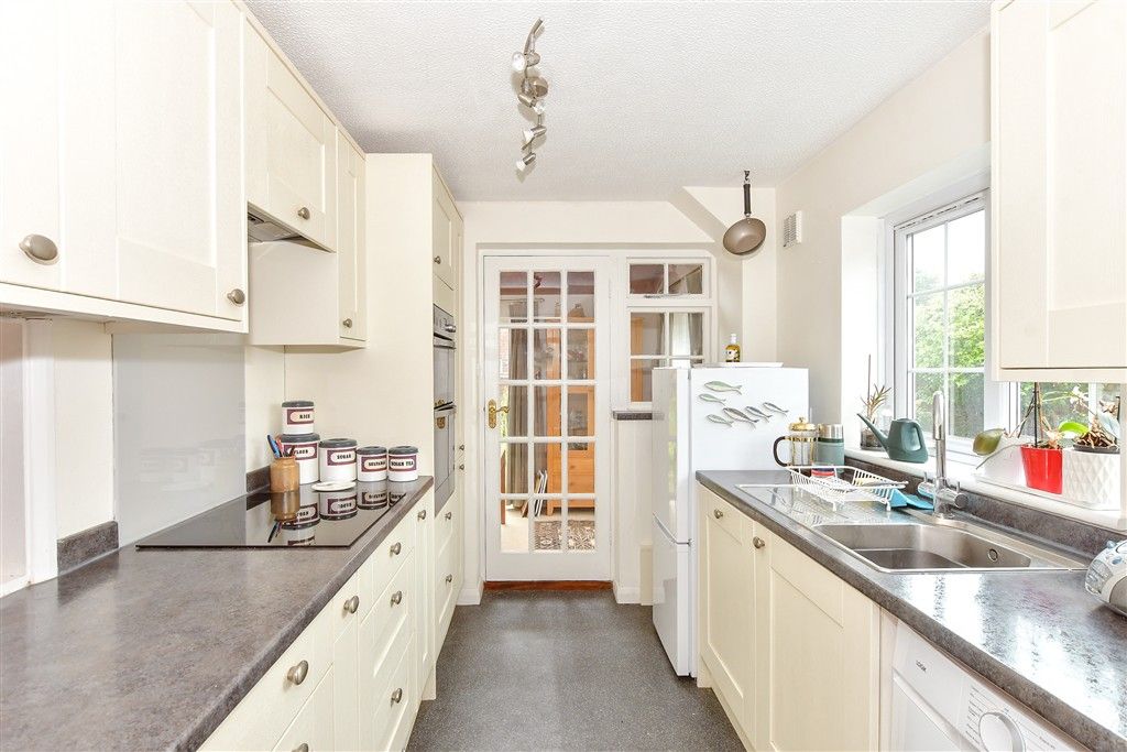 Property photo 2 of 12 Kitchen