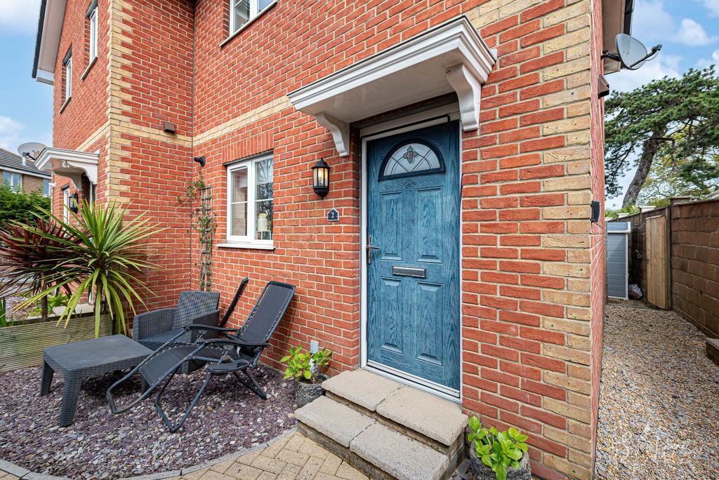 Property photo 3 of 22 Front Garden And Side Path