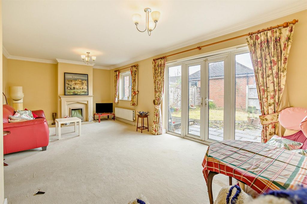 Property photo 3 of 16 8696561-Interior12-800.Jpg