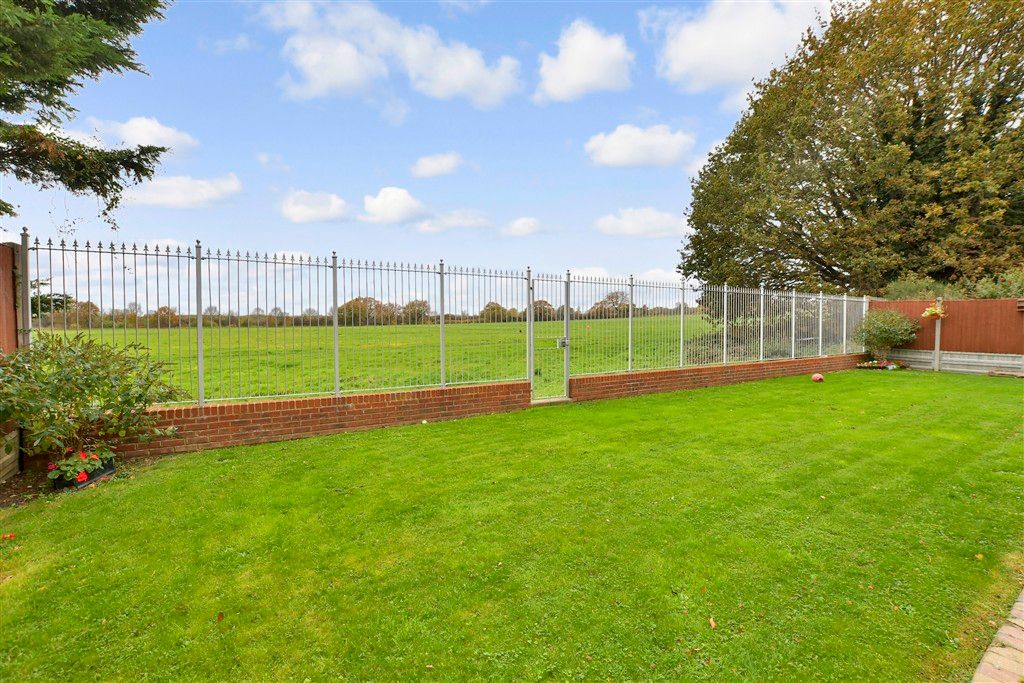 Property photo 3 of 12 Communal Gardens