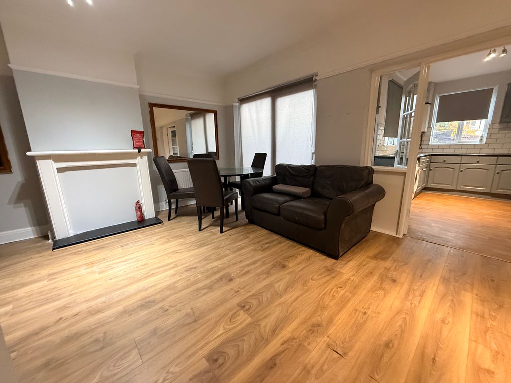 Property photo 2 of 25 Living Room