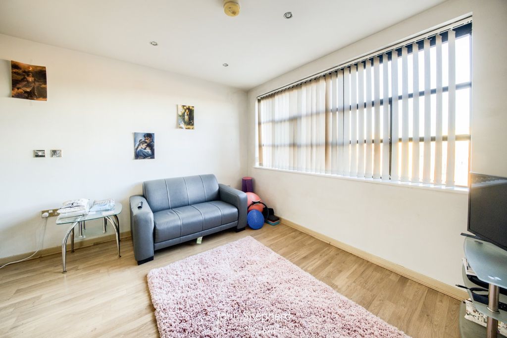 Property photo 3 of 6 Picture No. 06