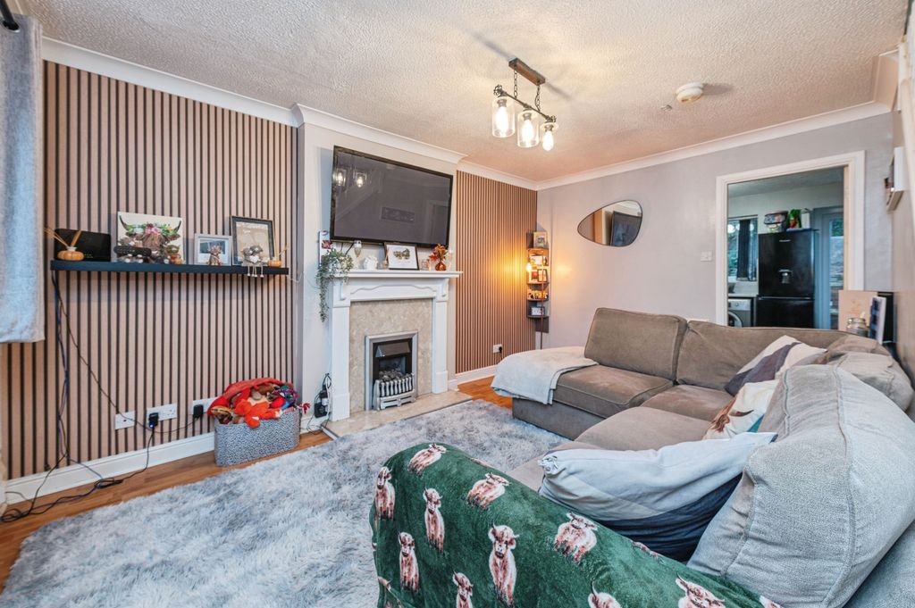 Property photo 3 of 13 Lounge