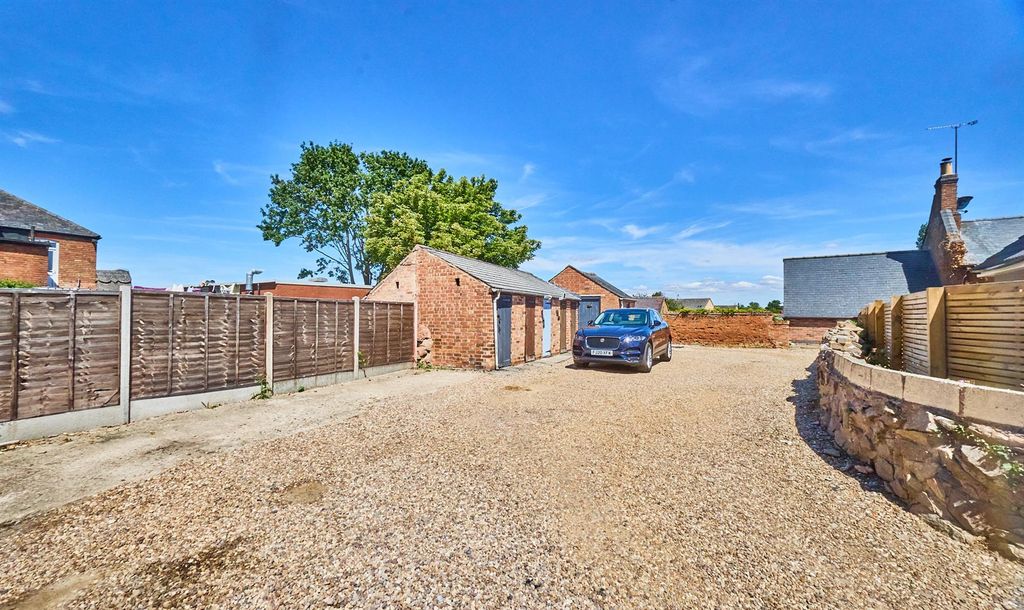 Property photo 2 of 10 Hinckley Road 7.Jpg