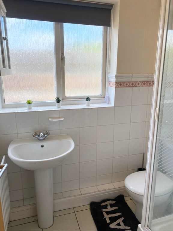 Property photo 3 of 16 Room B. En Suite