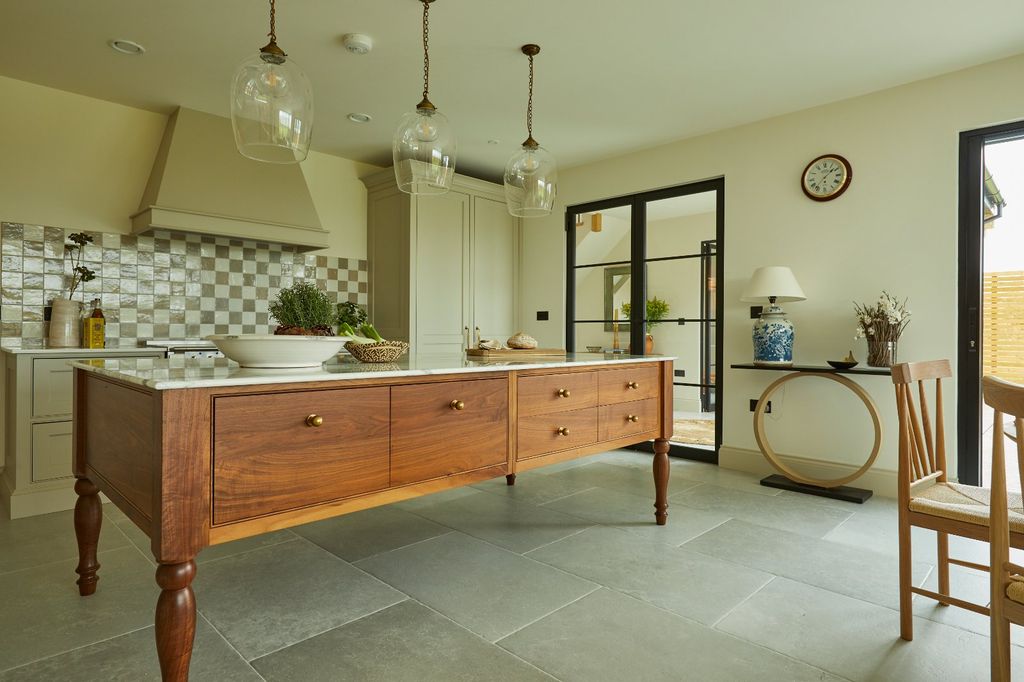 Property photo 2 of 33 Kitchen