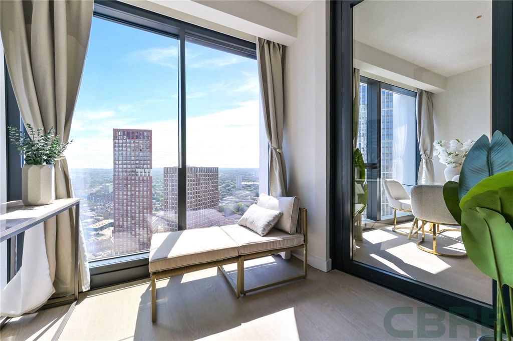 Property photo 2 of 24 River Park Tower